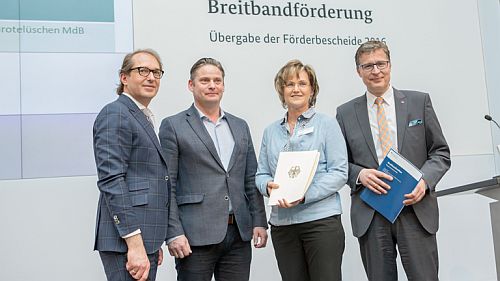 Foto: Übergabe Zuwendungsbescheid Breitbandausbau 2016