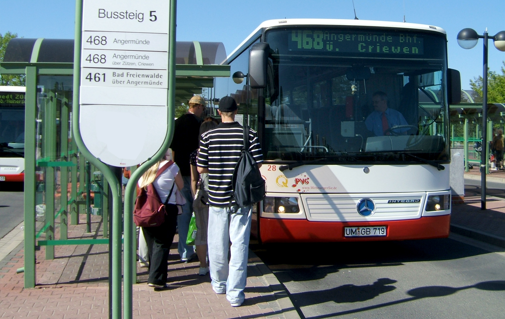 Foto: Einstieg am Busbahnhof