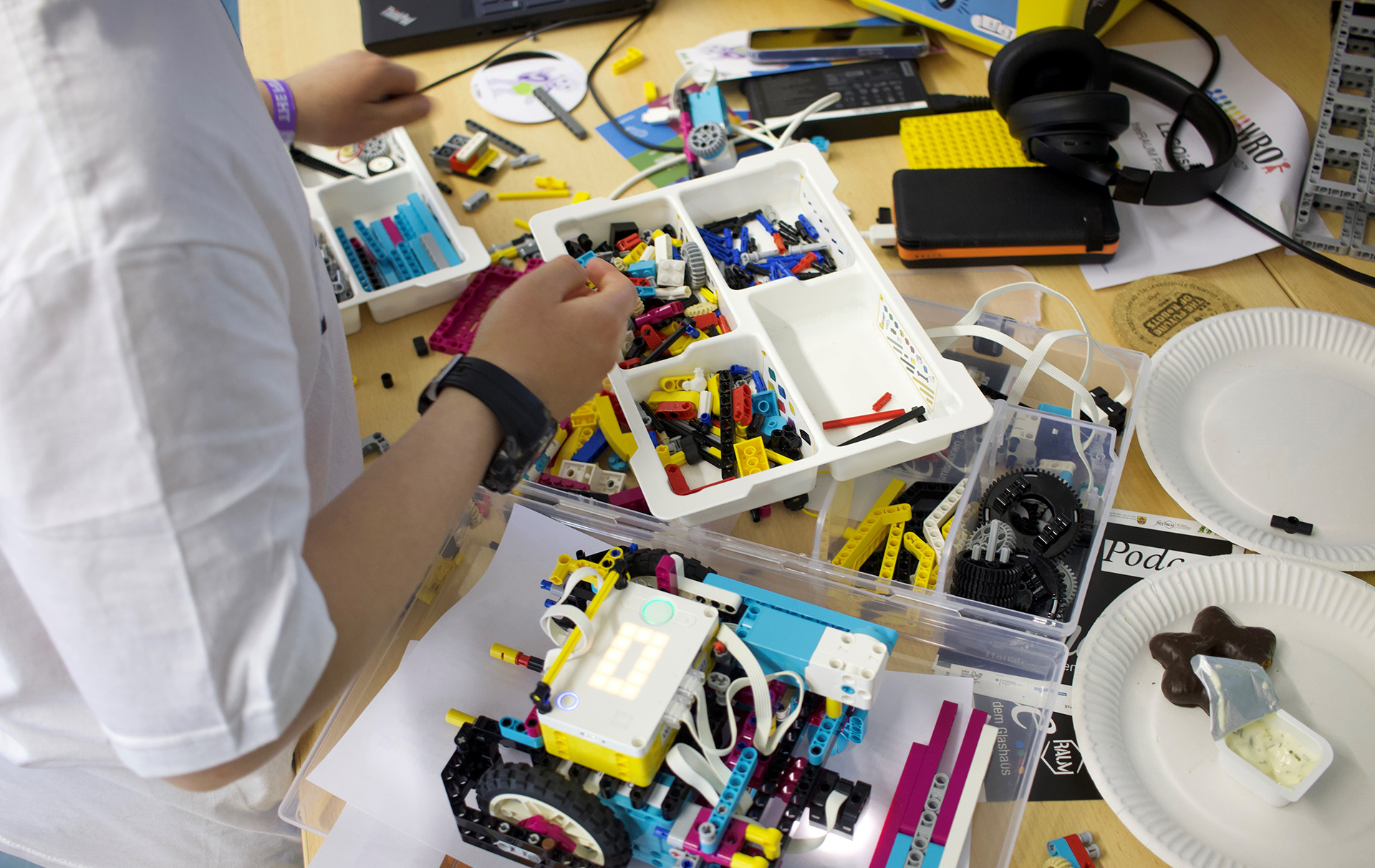 Foto: Lego und andere Baumaterialien