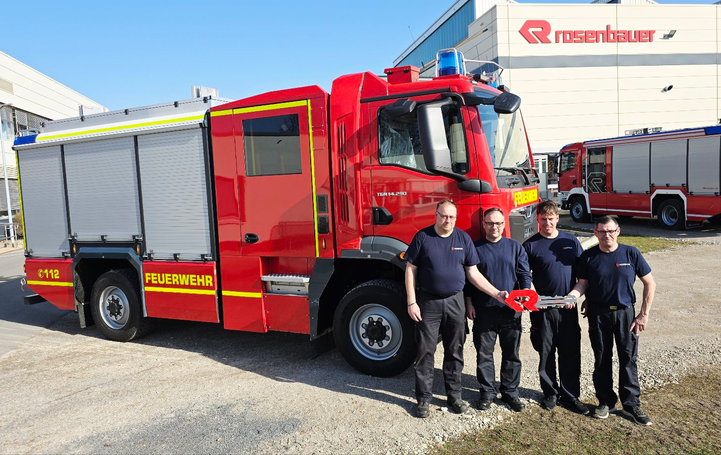 Gruppenfoto vor einem Löschfahrzeug Gruppenfoto vor einem Löschfahrzeug
