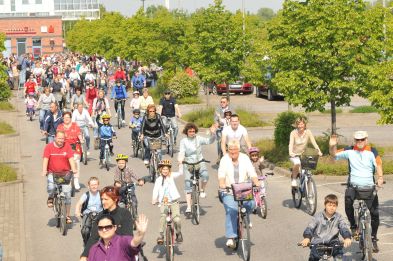 Foto: Radler starten am Oder-Center