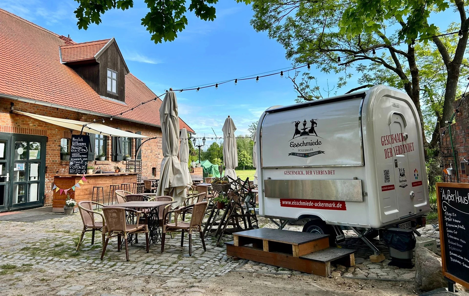 Foto: Eiscafé mit Außenbereich Foto: Eiscafé mit Außenbereich