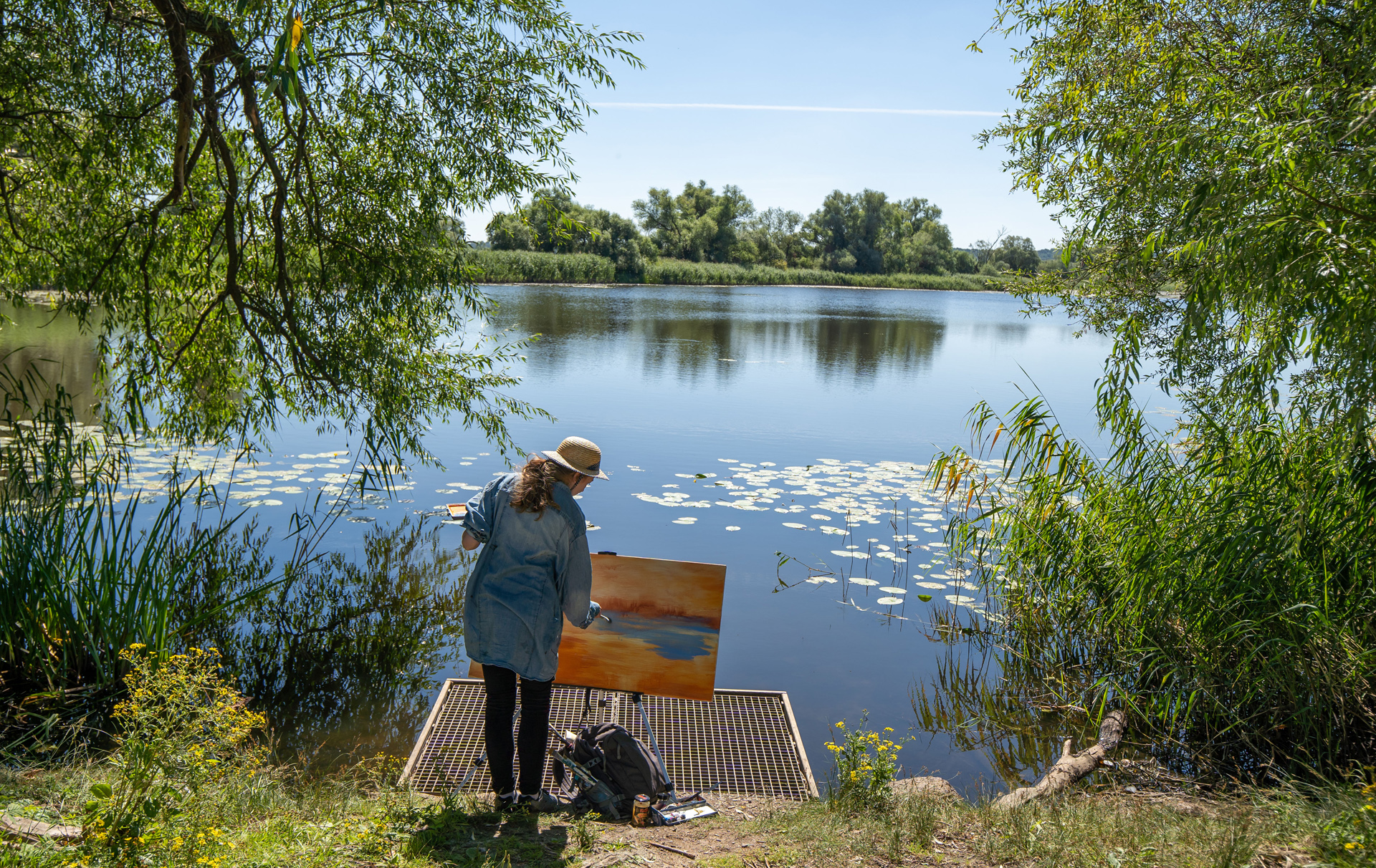 Foto: Malerin bei der Arbeit im Nationalpark Foto: Malerin bei der Arbeit im Nationalpark