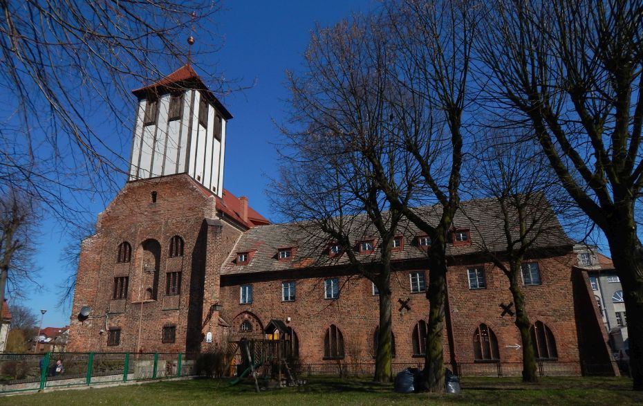 Bachsteingebäude mit Fachwerkturm