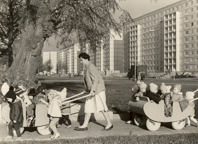 Foto: Kindergartenkinder beim Spaziergang