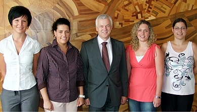 Foto: (v. l.) Christin Burghardt, Jennifer Krause, Bürgermeister Jürgen Polzehl, Juliane Schramm, Doreen Wolter