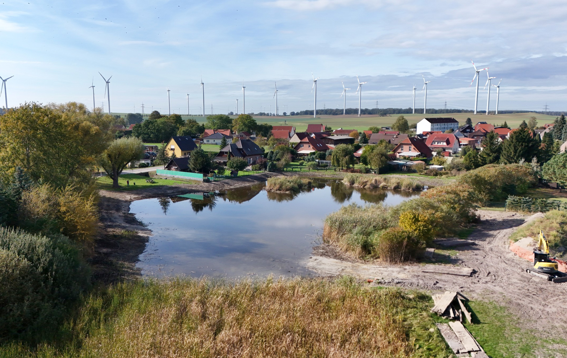 Foto: Blick auf den Teich von oben