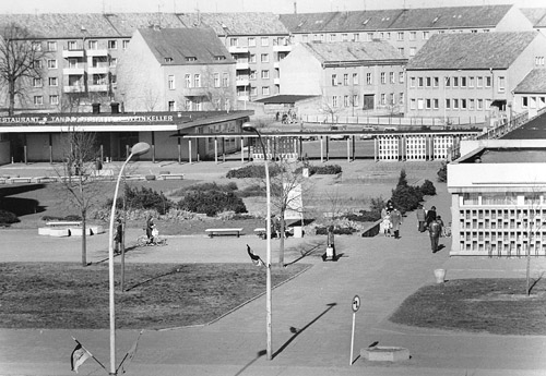 Foto: Komplex mit dem überdachten Gang