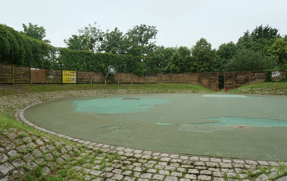 Foto: Schäden auf der Spielfläche