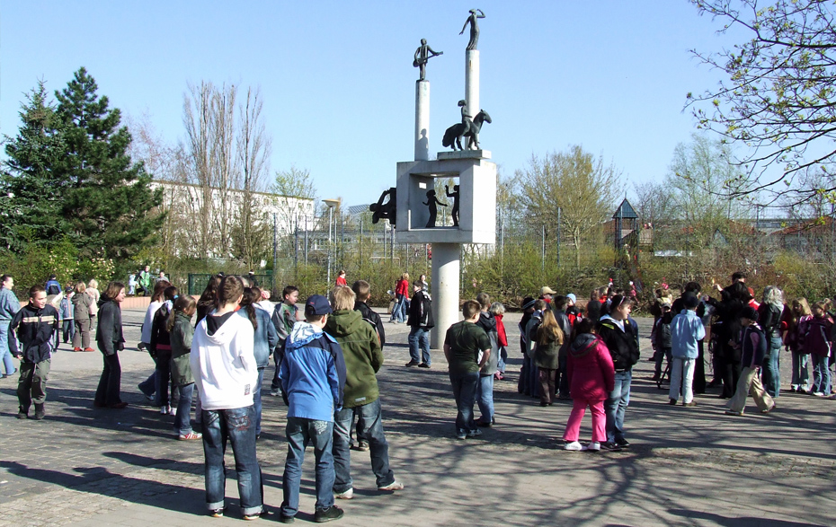 Foto: Schüler auf den Schulhof