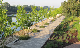 Foto: gestaltete Uferpromenade