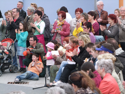 Foto: Zuschauer bei einer Open-Air-Veranstaltung