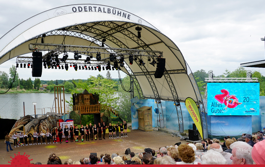 Foto: Odertalbühne mit Leinwand