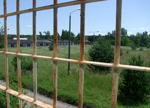 Foto: Blick aus einer Zelle im ehemaligen Millitärgefängnis