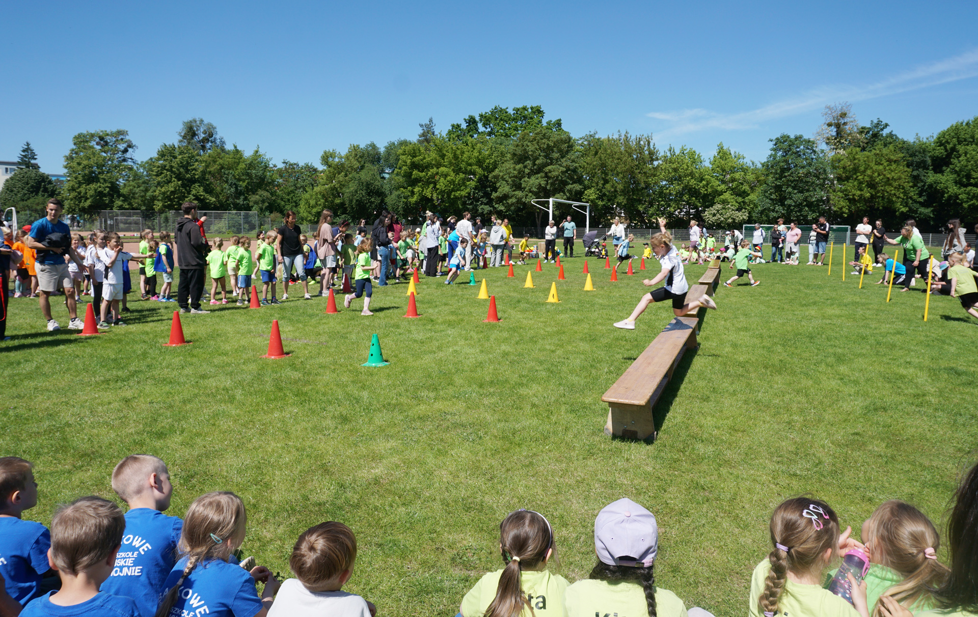 Foto: Kinder beim Staffellauf
