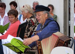 Foto: Detlef Klausch mit Akkordeon