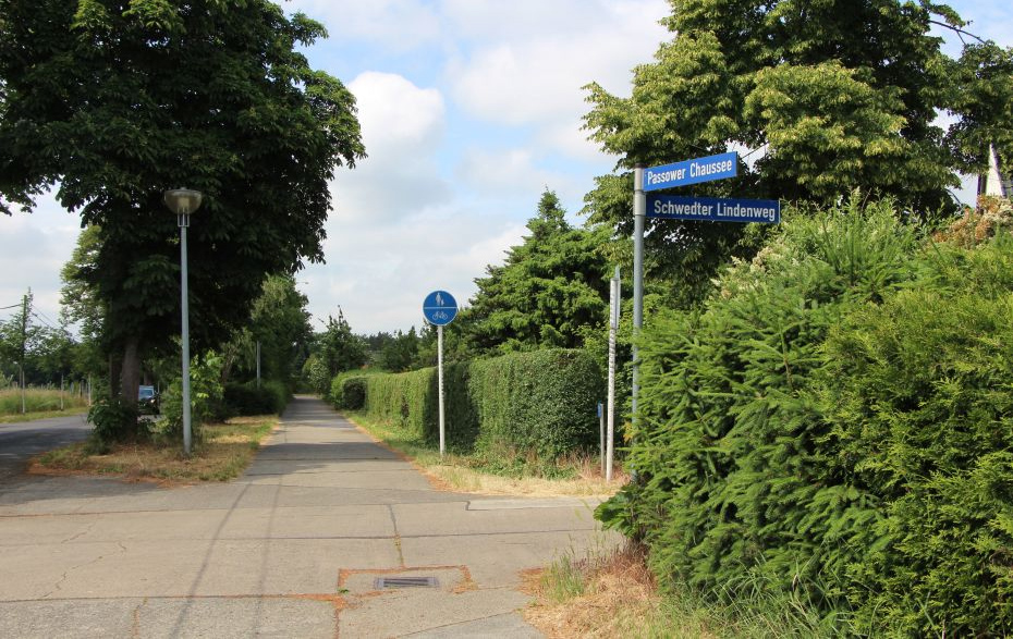 Foto: Wege und Straßenschilder