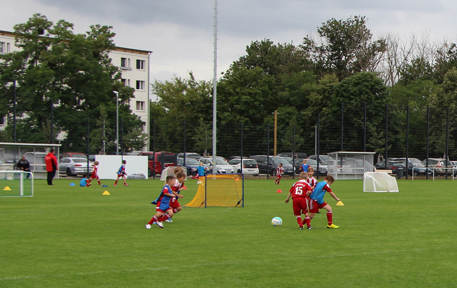 Foto: Fußballer auf dem Rasenplatz