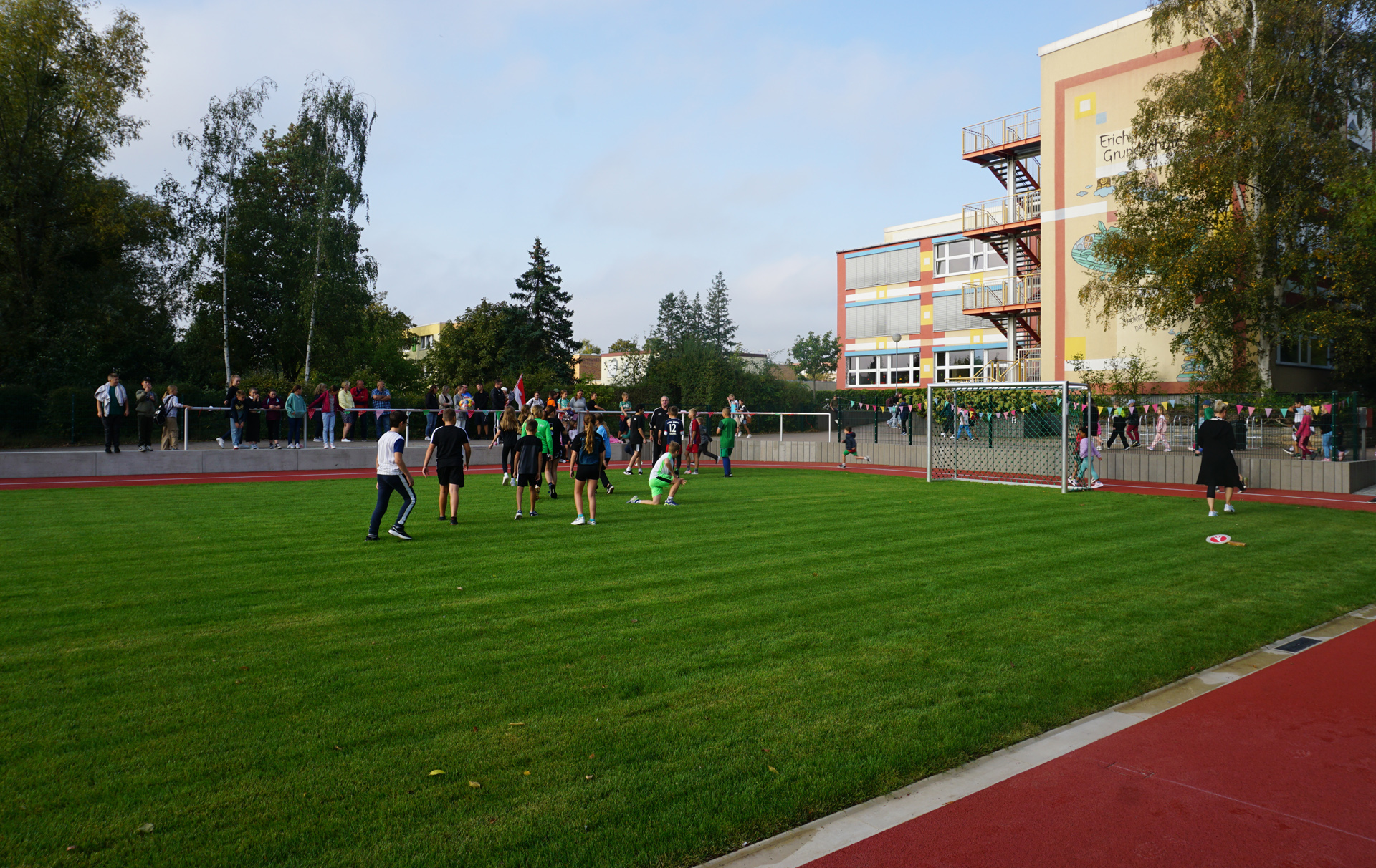 Foto: neuer Sportplatz wird genutzt