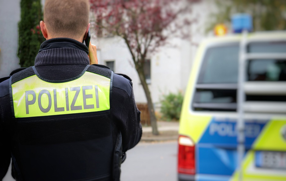 Foto: Polizist von hinten