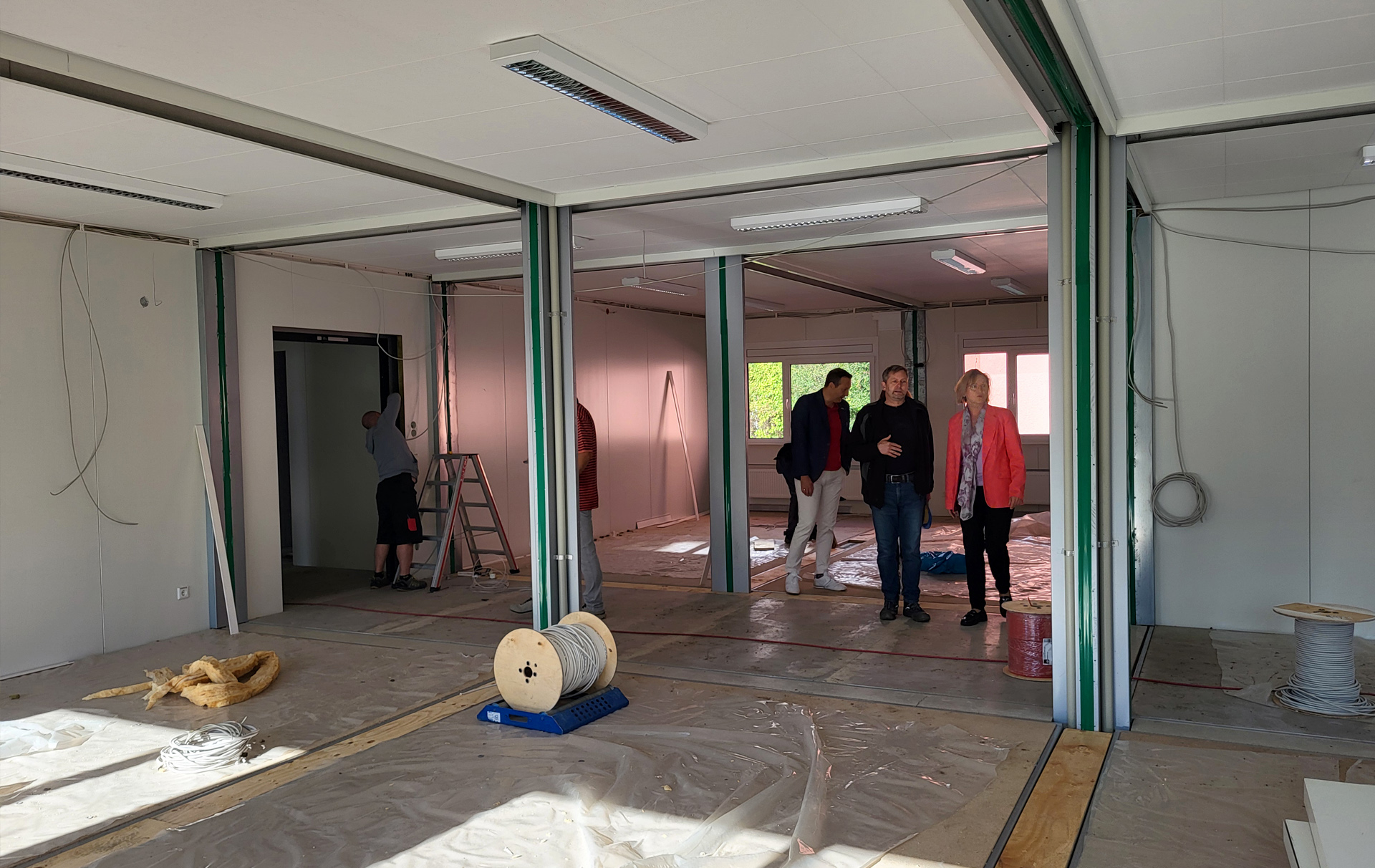 Foto: Kabelverlegung im Container Foto: Kabelverlegung im Container