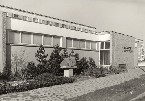 Foto: Gebäude mit der Aufschrift „Ständige Ausstellung“