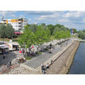 Foto: gut besuchte Uferpromenade