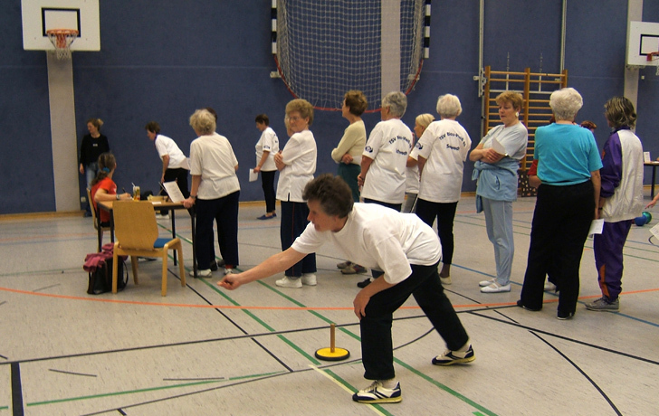 Foto: Bossel-Werfen in der Sporthalle „Neue Zeit“