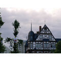 Foto: Blick auf die alte Mühle und die Mittsommerstange