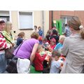 Foto: Kinder am Basteltisch