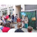 Foto: Kinder vom Theater in Kostümen