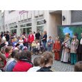 Foto: Kinder vom Theater in Kostümen