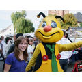 Foto: Local-Card-Maskottchen mit Kinomitarbeiterin