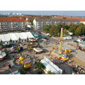 Foto: Blick aus dem Riesenrad auf den Rummelplatz