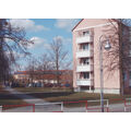 Foto: Wohnhaus und Schule