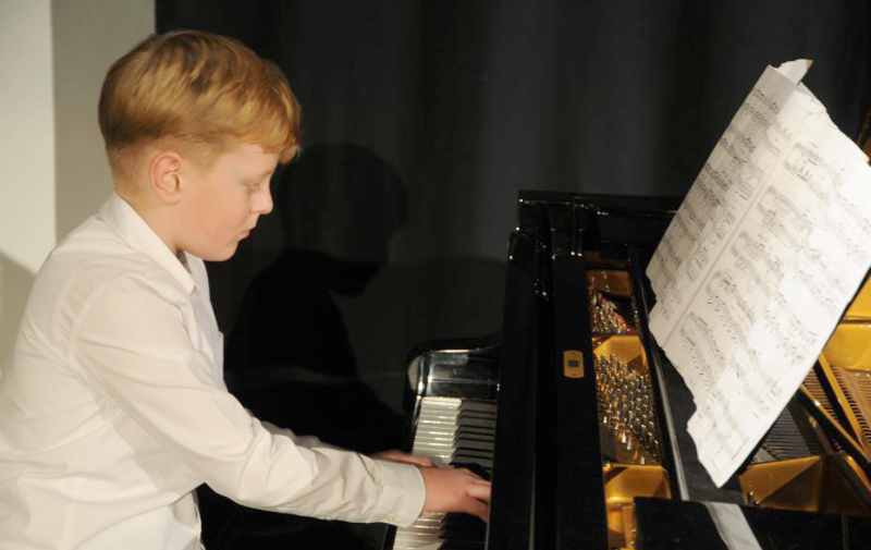 Foto: Benefiz zur Weihnacht Robert Otrosenko