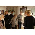 Ausstellungsbesucher im Museum