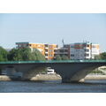 Foto vom 30. April 2011: Blick auf Stadtbrücke, Haus „Polderblick“ und Eiswagen