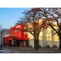 Foto vom 8. Februar 2012: Blick auf Vorplatz Kaufland mit blauem Himmel