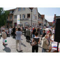 Foto: viele Interessenten in der Gartenstraße und auf dem Karlsplatz