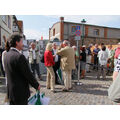 Foto: viele Interessenten in der Gartenstraße und auf dem Karlsplatz