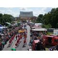 Foto: Blick von oben auf den Festumzug