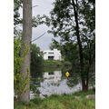 Foto vom 5. September 2012: neues Wohnhaus am Kanal vom anderen Ufer aus gesehen