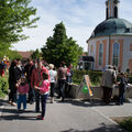 Foto: Familien auf den Wegen am Berlischky-Pavillon