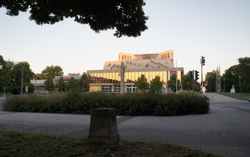 Foto: Bühnen im Abendlicht