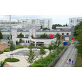 Foto: Blick auf Weg und Baustelle am Sportplatz