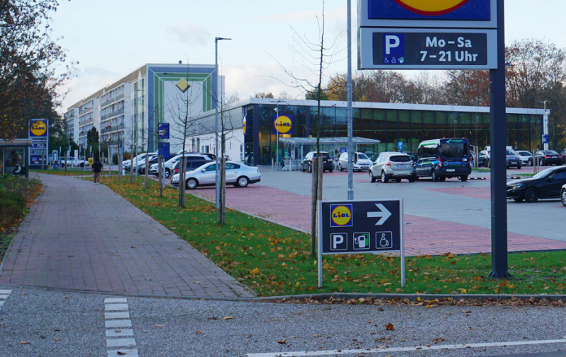 Foto: Parkplatz am Discounter