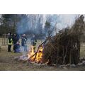 Foto: Feuerwehr am Lagerfeuer