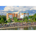 Foto: Uferpromenade mit vielen Besuchern