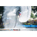 Foto: Sportler mit dem Flyboard auf dem Wasser